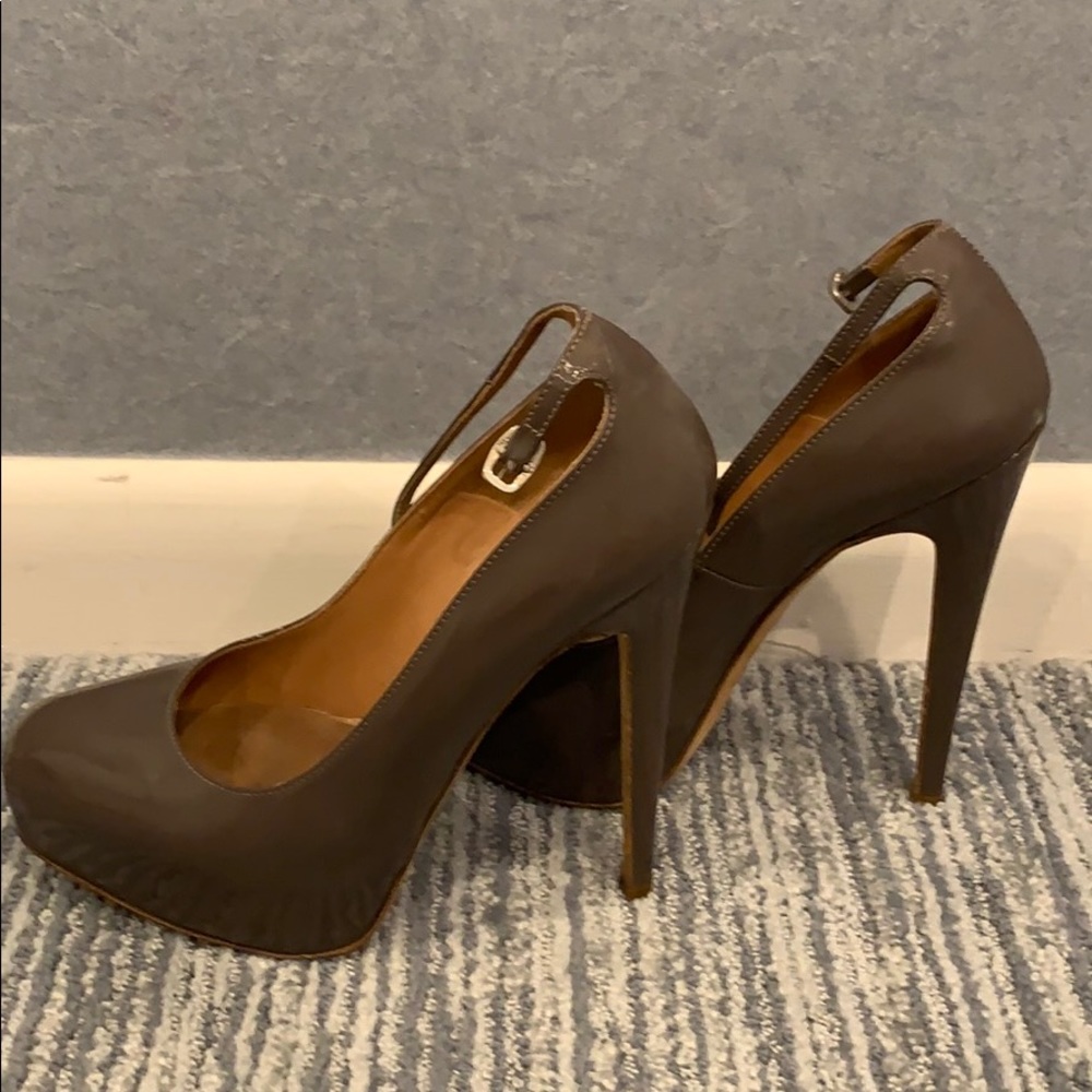 Brian Atwood taupe patent leather platform pumps